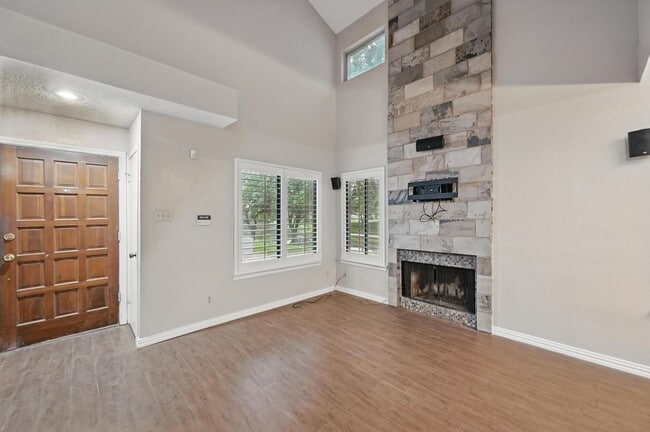 Photo - Beautiful 3 Bedroom Condo Overlooking The Canal!