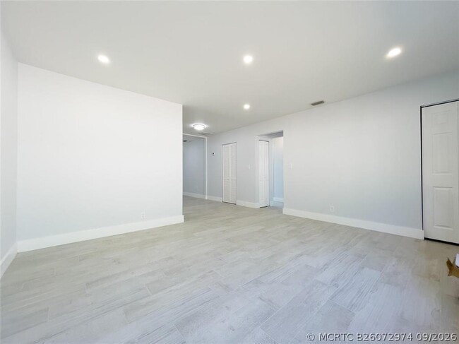 Photo - 831 SW 7th St