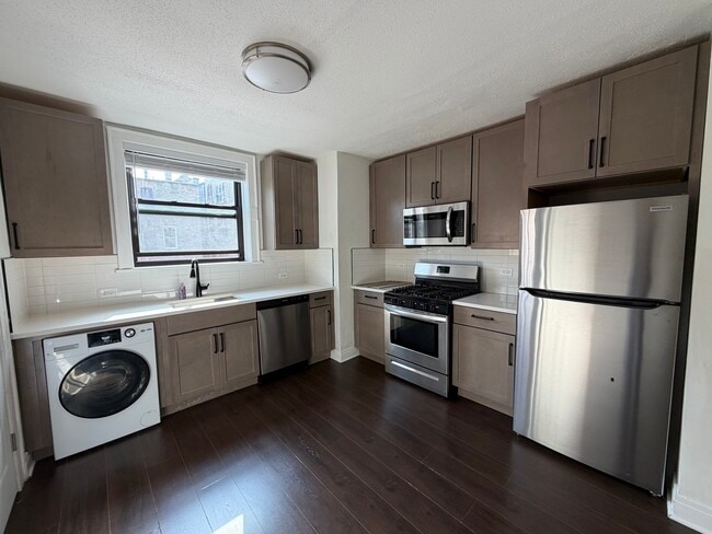 Building Photo - 5509.5 N Lincoln Ave