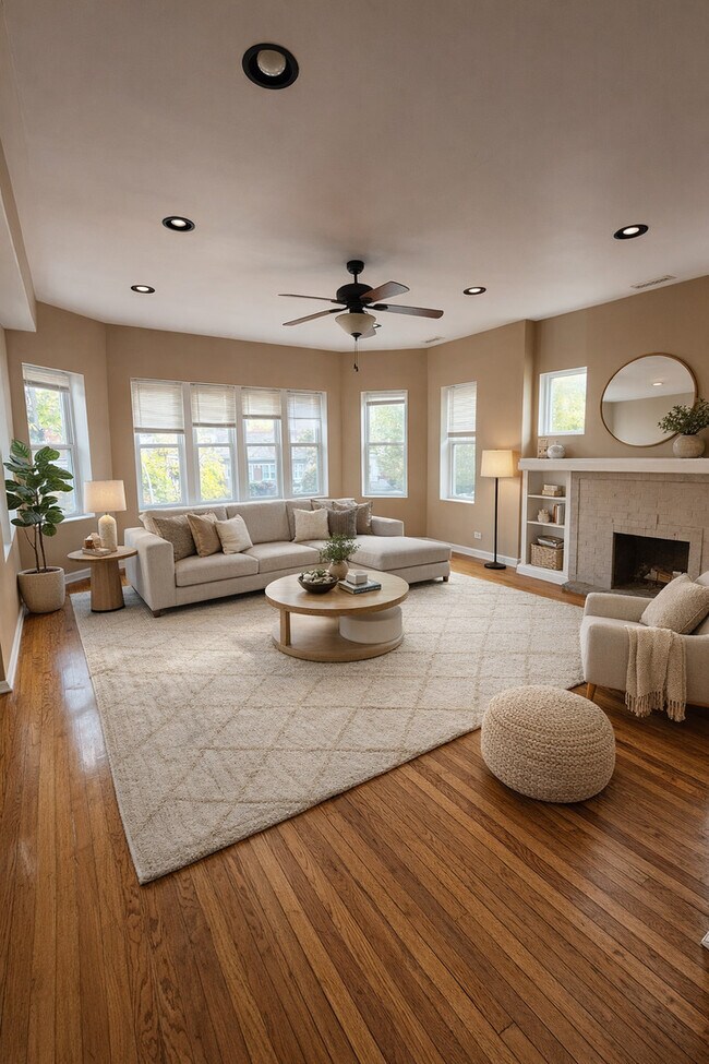 Photo - 7835 S Saginaw Ave Unidad 2