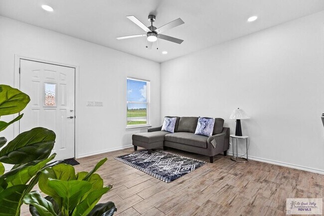 Photo - 426 Arroyo Ln