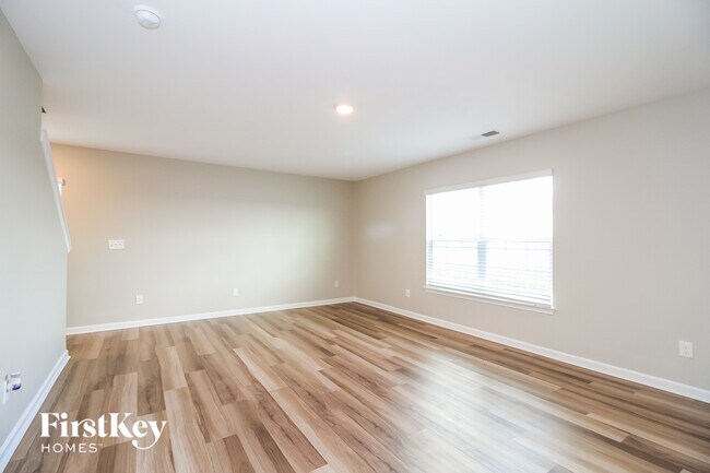 Photo - 281 Estelle Dr