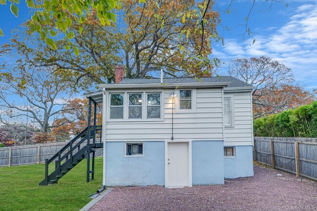 Photo - 120 Lookout Dr House