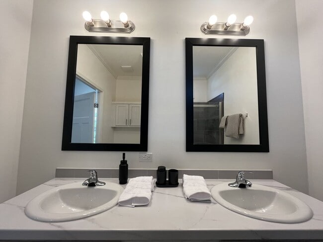 Photo - 557 Bimini Cay Cir