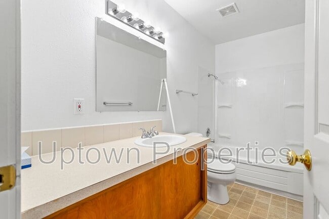 Photo - 1420 SW Bertha Blvd