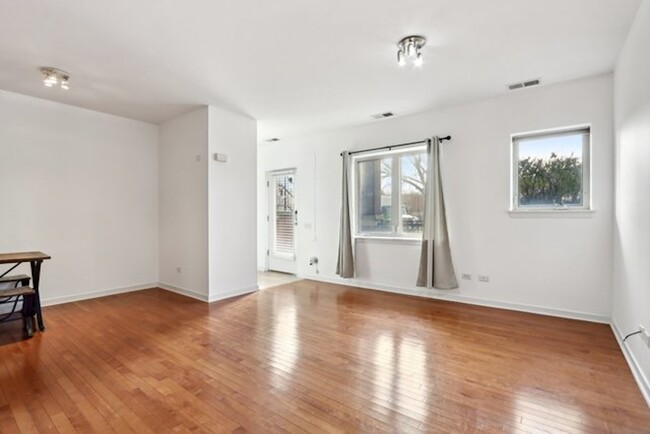 Photo - 1132 W 13th St Condominio Unidad 101