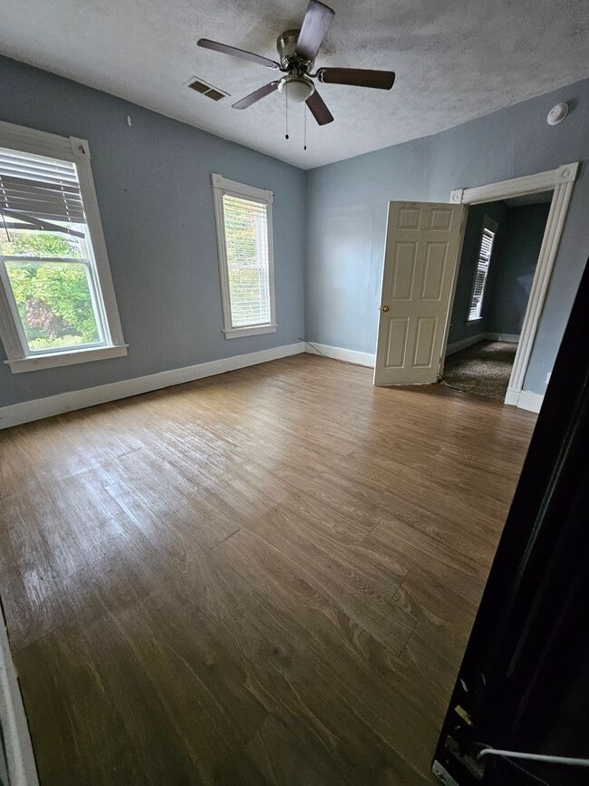 Photo - Upper 2 bedroom unit