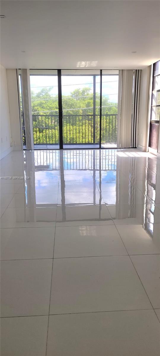 Photo - 2500 NE 135th St Unit C302