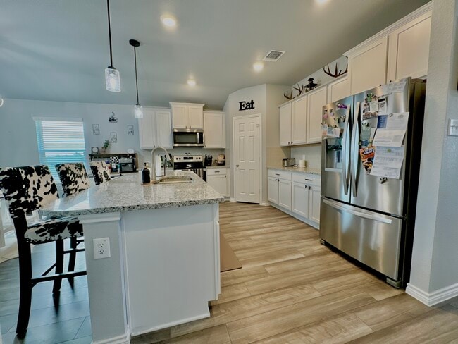 Photo - 1832 Caponier St