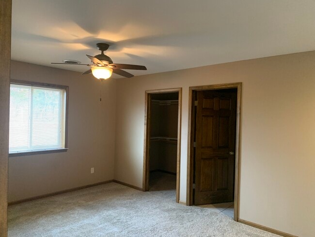 Photo - 912 E Wisconsin St