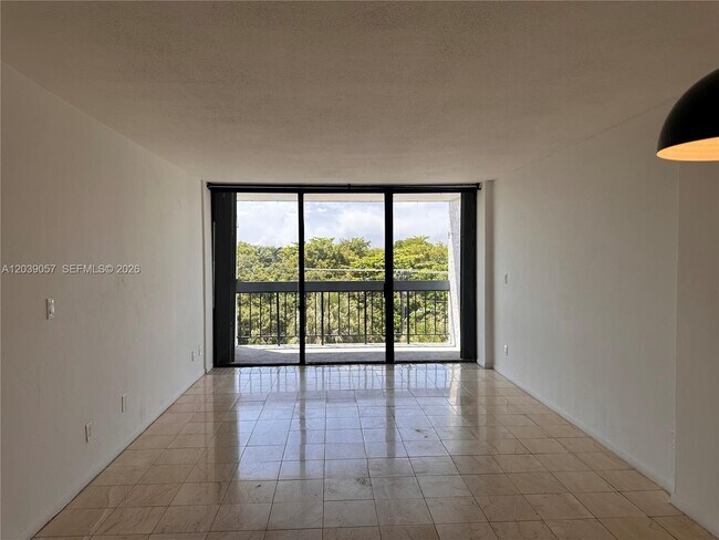 Photo - 2715 Tigertail Ave Unit 506