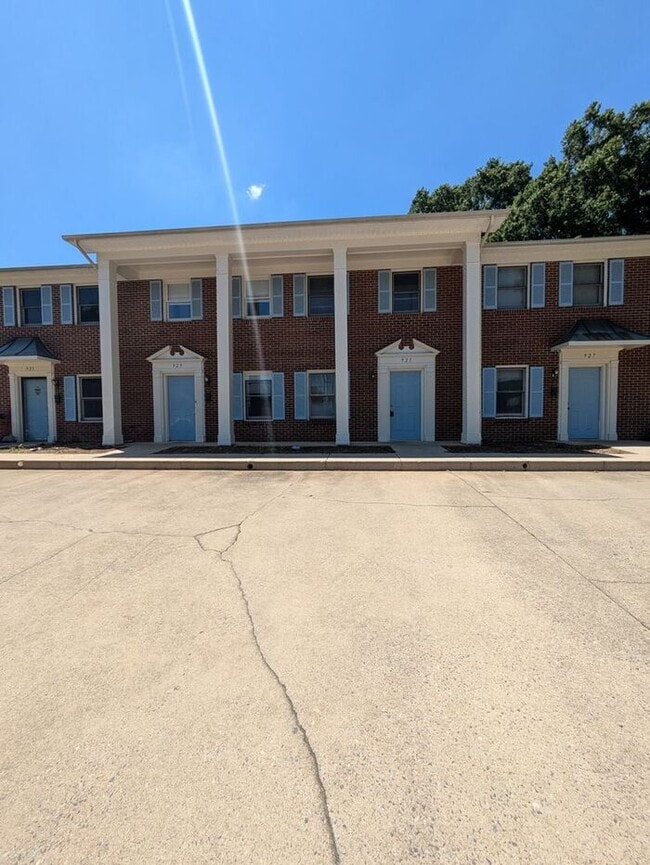 Building Photo - 2BD/1.5BA Unit in Hickory
