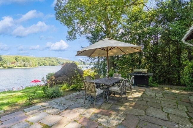 Photo - 224 Lake Shore Rd