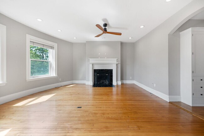 Photo - 1011 Beacon St Unidad 4