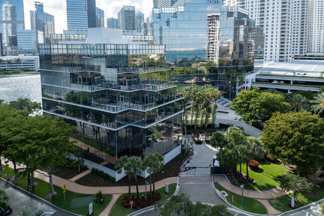 681 Brickell Key Dr - Carbonell Condominium