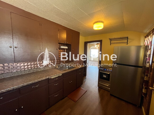 Photo - 498 E 17th St