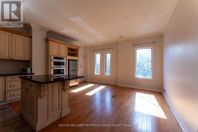 Photo - 177 Strachan Ave Unité Upper