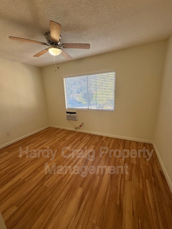 3906 La Crescenta Ave