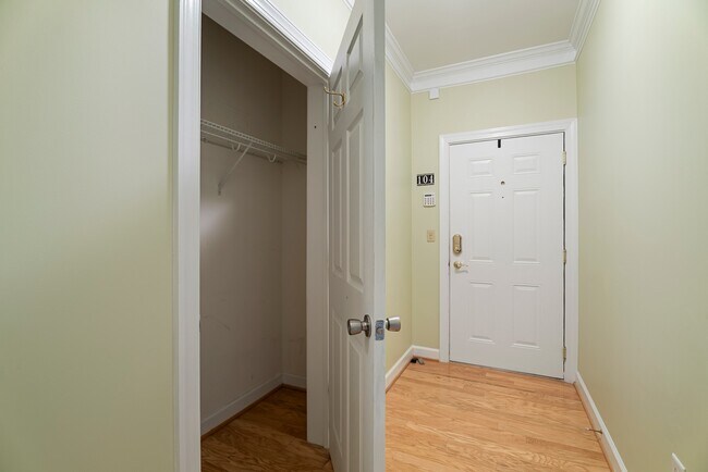 Photo - 35 E All Saints St