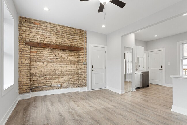 Photo - 7425 N Clark St Unit 3