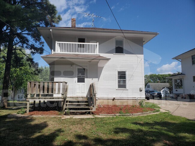 Photo - 608 Red Wing Ave