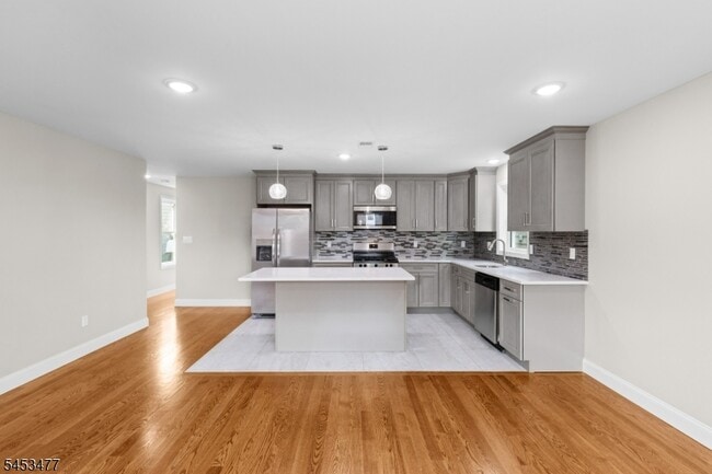 Photo - 806 2nd Ave