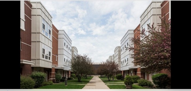 Building Photo - 3224 N Kilbourn Ave Unit 7 Rental