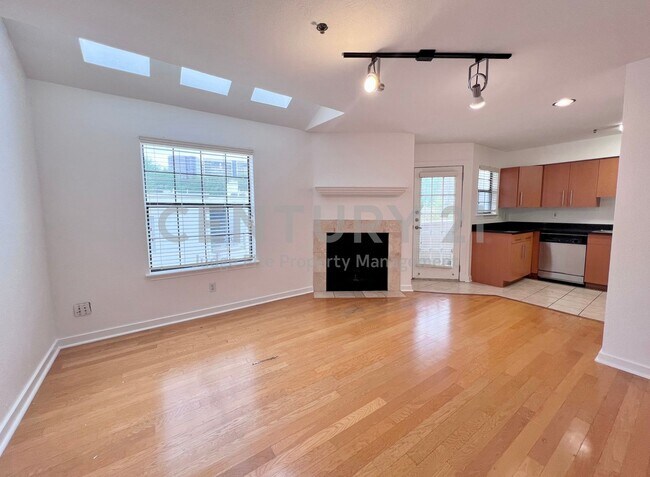 Photo - Beautiful 1/1.5 Condo in Dallas For Rent! Unit 217