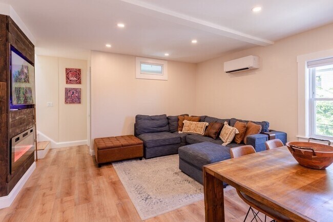 Photo - 5 Everett Ct Unit Apt 2B