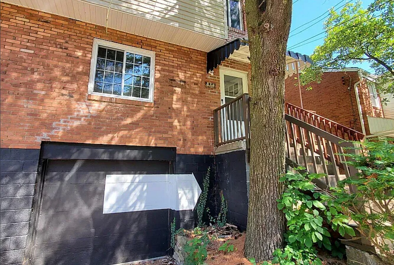 Photo - 834 Oranmore St