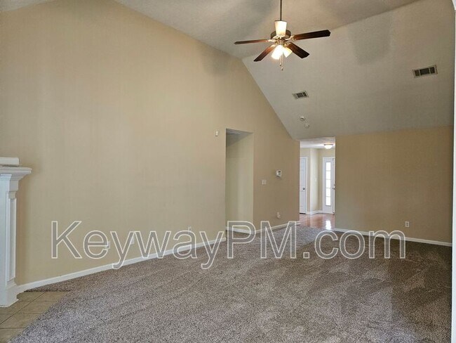Photo - 450 Lory Ln