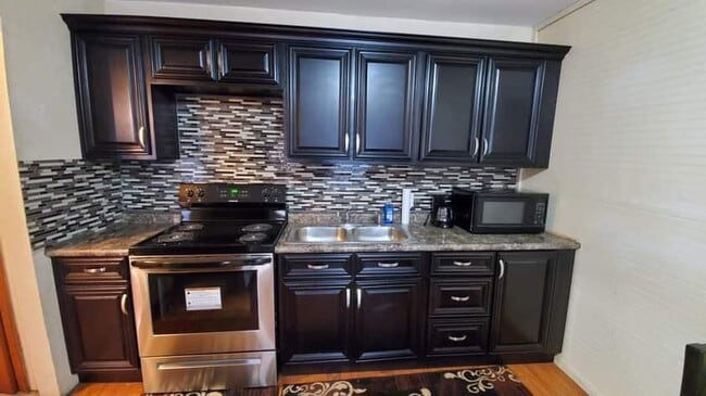 Photo - 1548 Locust St