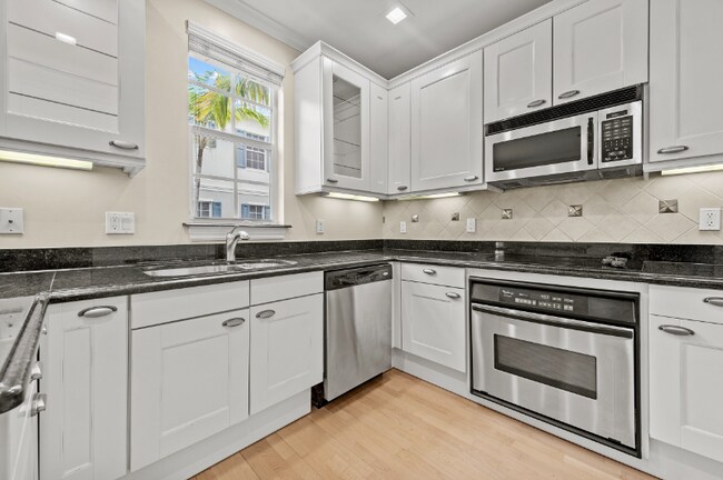Photo - 308 W Mallory Cir