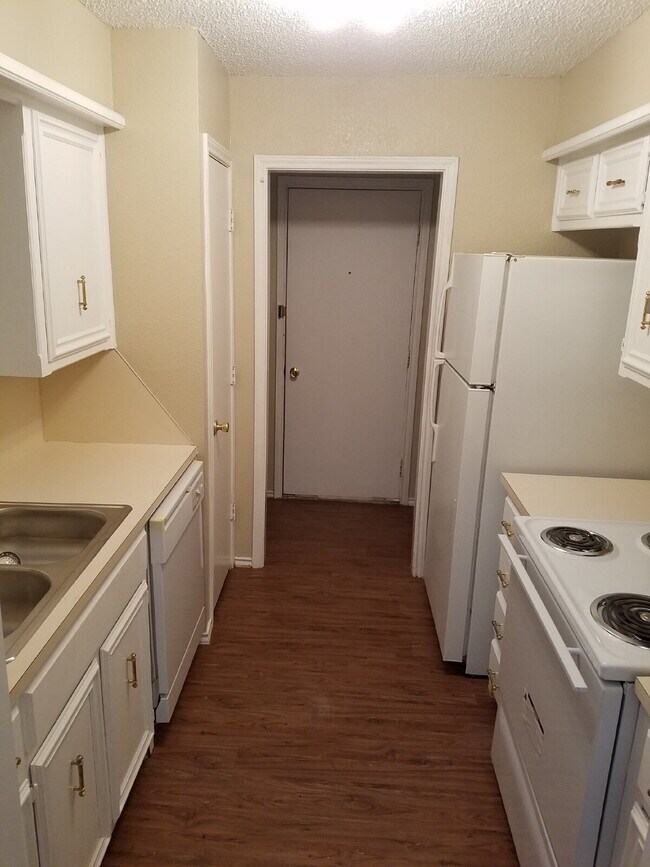 Photo - Townhome Located In Shadow Hills Near Take-Out, Walmart & Minutes from W. Loop 289 Access!
