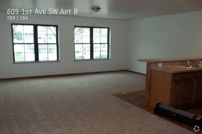 Building Photo - 609 1st Ave SW Rental