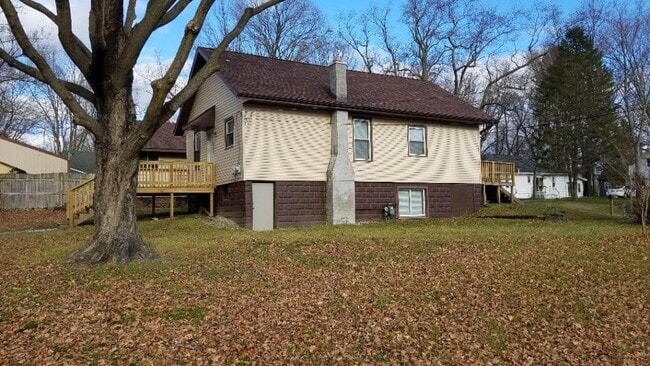 Building Photo - 348 Sutherland Ave