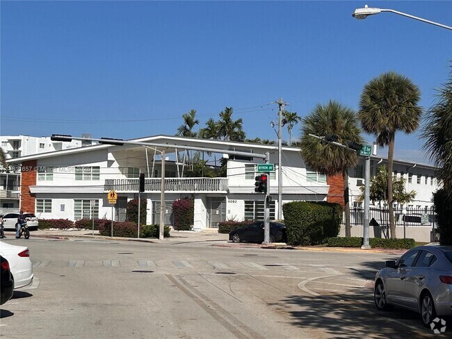 Building Photo - 8080 Tatum Waterway Dr Unit 4 Rental