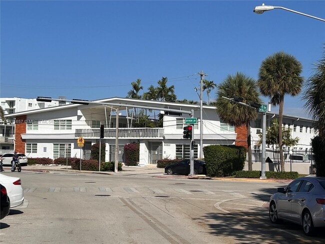 Building Photo - 8080 Tatum Waterway Dr Unit 4 Rental