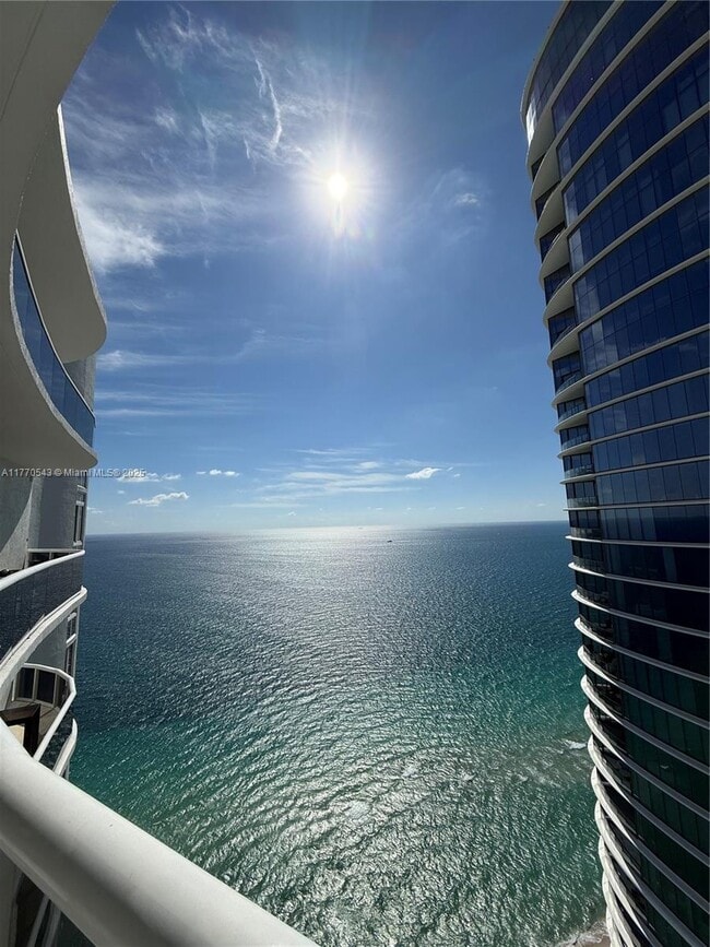 Photo - 15811 Collins Ave Unidad 4207