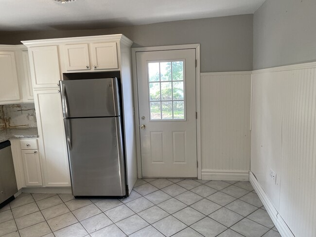 Photo - 513 E 2nd St