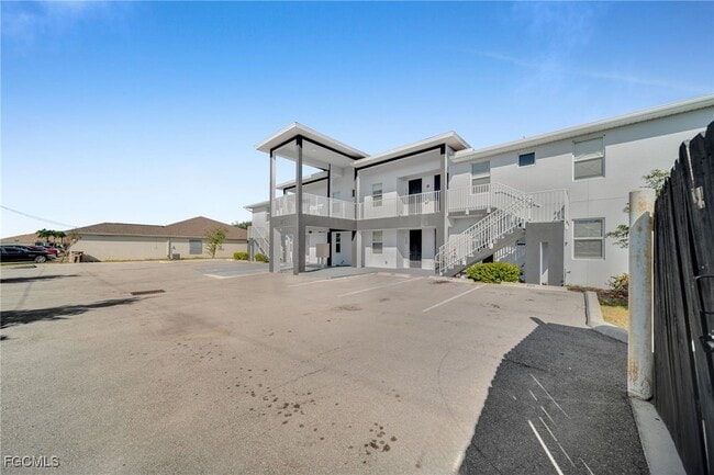 Photo - 275 SW 4th St Unidad 120