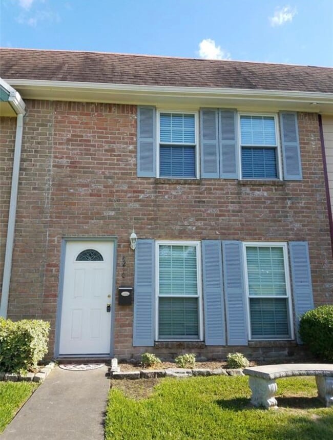 Building Photo - 4210 Wyatt St Unit 7