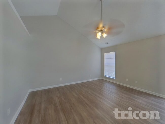 Photo - 1401 May Oak Cir