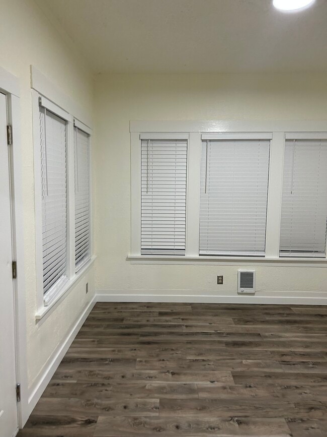 Photo - 304 W Willis St