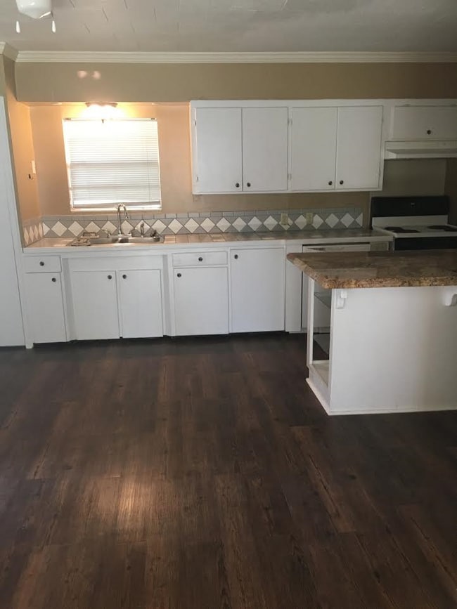 Photo - 1604 St Jude Ave