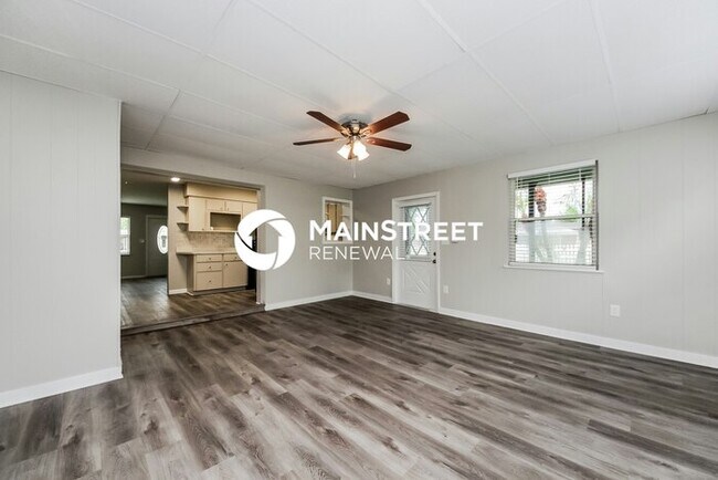 Photo - 3 Bedroom Pet-Friendly Home in KISSIMMEE, FL with Main Street Renewal