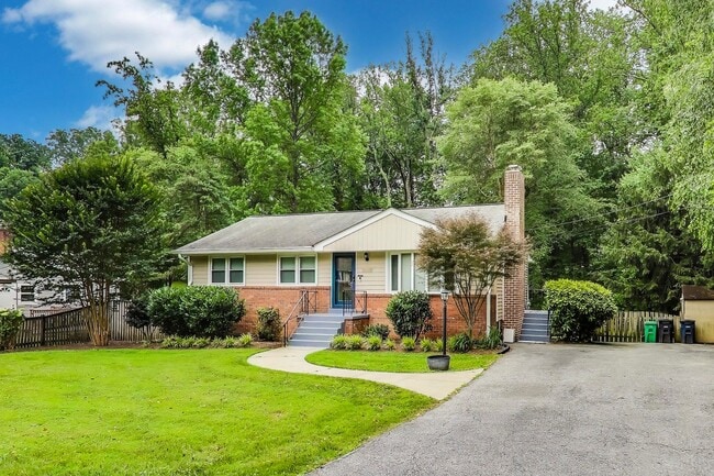 Building Photo - Perfect on Parkway --- Gorgeous, Fully Upd... Rental