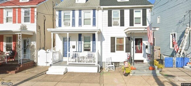 Building Photo - 327 Walnut St Rental