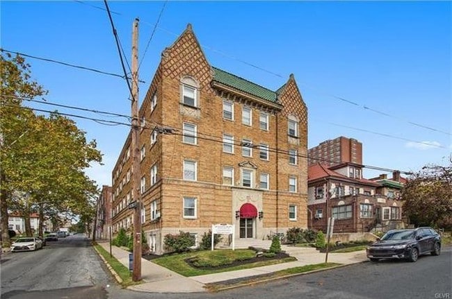 Julian Court - Julian Court Apartments