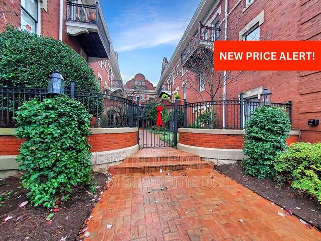 Building Photo - 400 E Washington St Unit 22